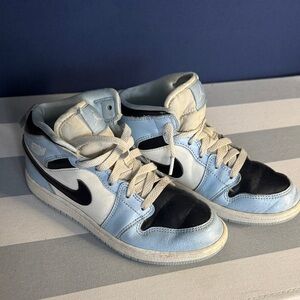Jordan 1 Mid Ice Blue sneakers